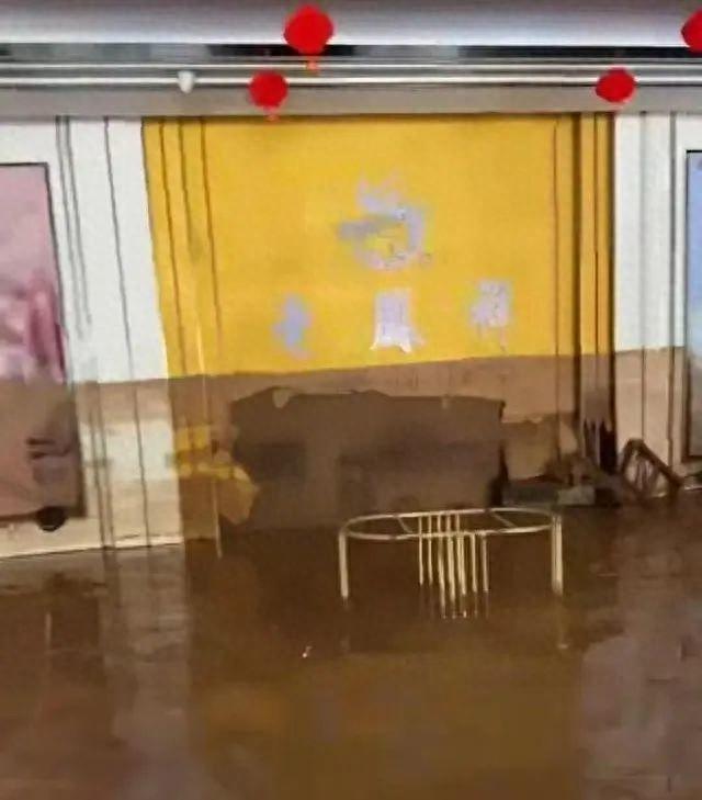 “骗保”：因大意未提前转移财物警方：正在侦查结果将公布开元棋牌app损失千万的金店店内监控首次曝光店主否认(图5)