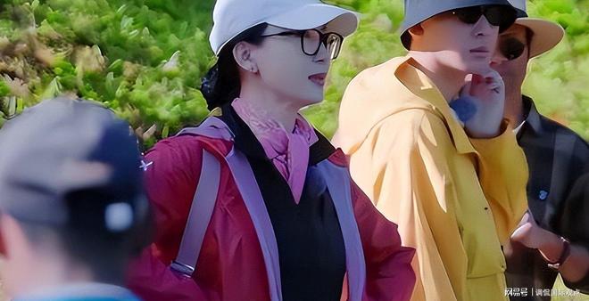 今变了样貌的陈数体会到了婚姻的冷暖开元棋牌试玩嫁给二婚丈夫14年后如(图4)