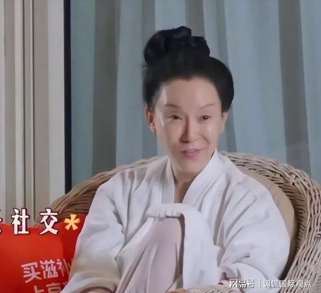 今变了样貌的陈数体会到了婚姻的冷暖开元棋牌试玩嫁给二婚丈夫14年后如(图2)