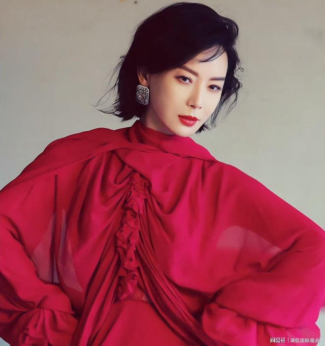 今变了样貌的陈数体会到了婚姻的冷暖开元棋牌试玩嫁给二婚丈夫14年后如(图8)