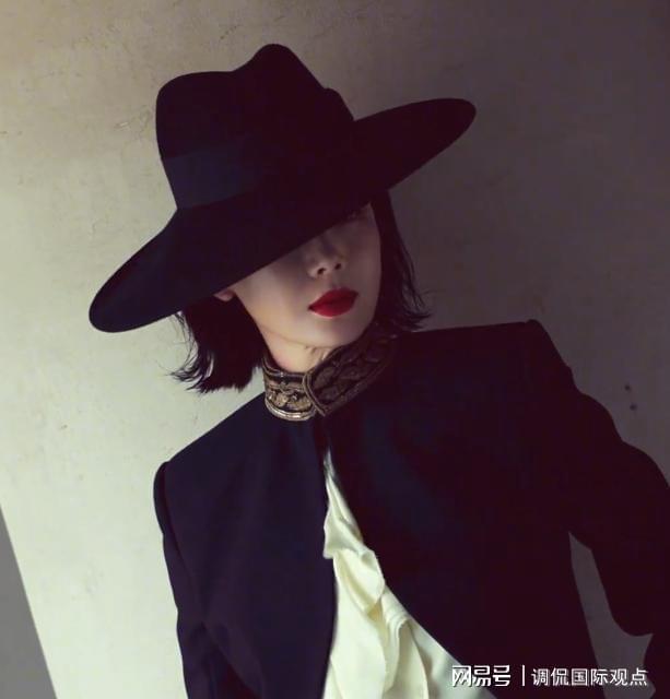 今变了样貌的陈数体会到了婚姻的冷暖开元棋牌试玩嫁给二婚丈夫14年后如(图7)