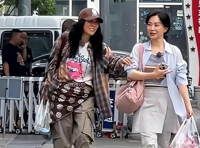 今变了样貌的陈数体会到了婚姻的冷暖开元棋牌试玩嫁给二婚丈夫14年后如(图10)