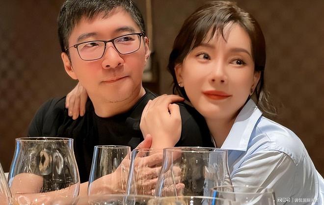 今变了样貌的陈数体会到了婚姻的冷暖开元棋牌试玩嫁给二婚丈夫14年后如(图12)